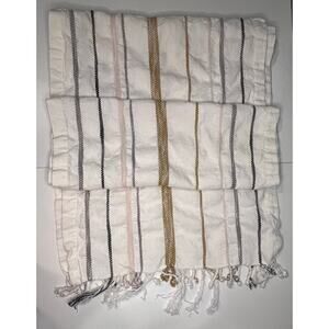 EUC Hearth and Hand with Magnolia Table Runner